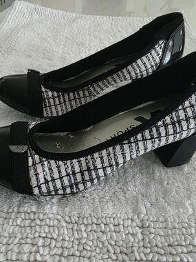 Anne Klein AK Sport Block Heels Black & White 6.5 Shoes Pumps